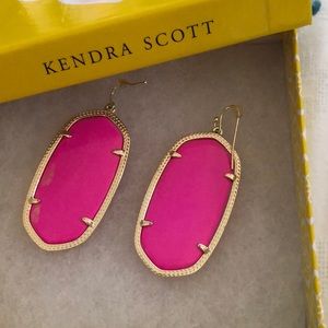 KENDRA SCOTT MAGENTA ‘DANIELLE’ EARRINGS